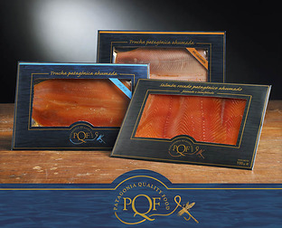  PQF, Pouches (salmón y trucha): diseño de isologotipo, packaging, folletos, stand, tarjetas de Navidad y web.