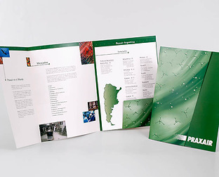  Praxair: diseño de folleto tríptico para contener tarjeta y CD.