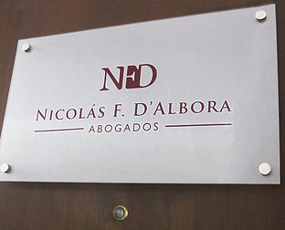  Nicolás F. D’Albora Abogados: diseño de isologotipo, papelería, carteles, invitación y tarjetas de Navidad.
